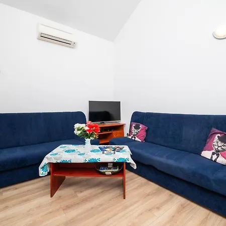 1 Bedroom Beautiful Apartment In Pula