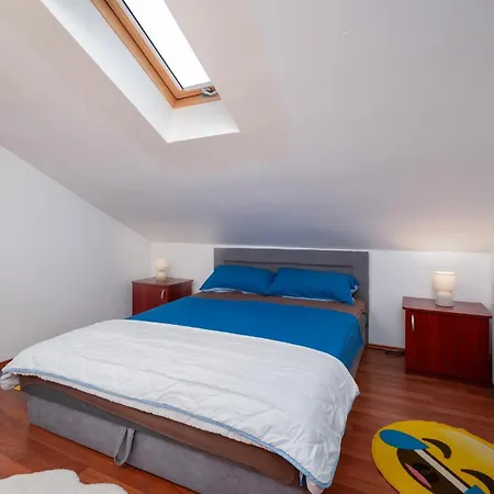 Daire 1 Bedroom Beautiful Apartment In Pula