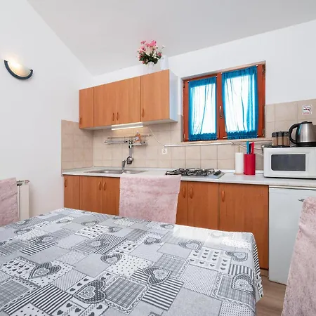 1 Bedroom Beautiful Apartment In Pula Apartment