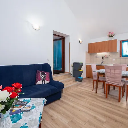 Daire 1 Bedroom Beautiful Apartment In Pula *