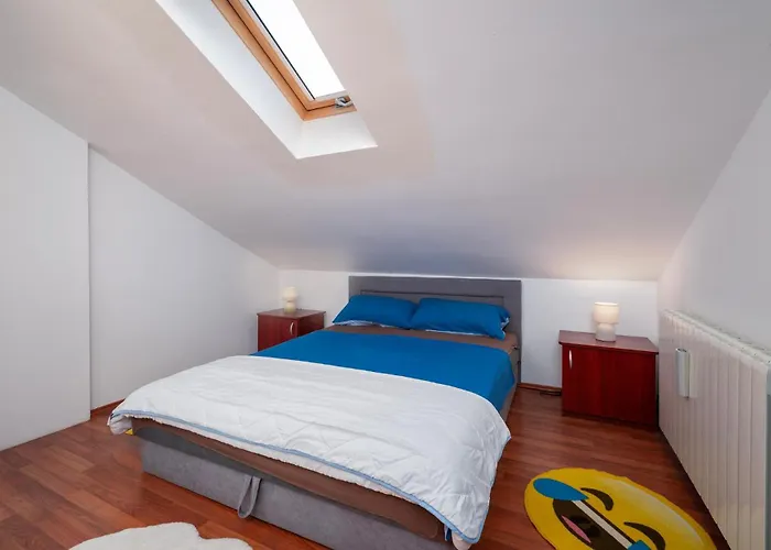 Апартаменти 1 Bedroom Cozy In